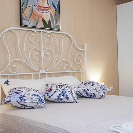 Apartment Lora Boutique Pomorie