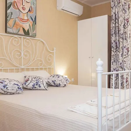 Lora Boutique Apartament *