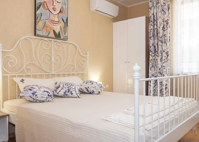 Lora Boutique Apartman *